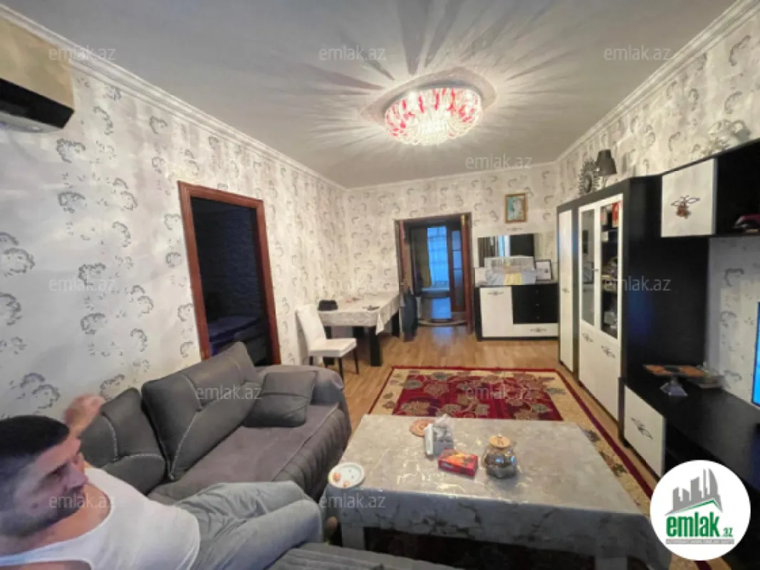 Satılır 4 otaqlı köhnə tikili 105 m²