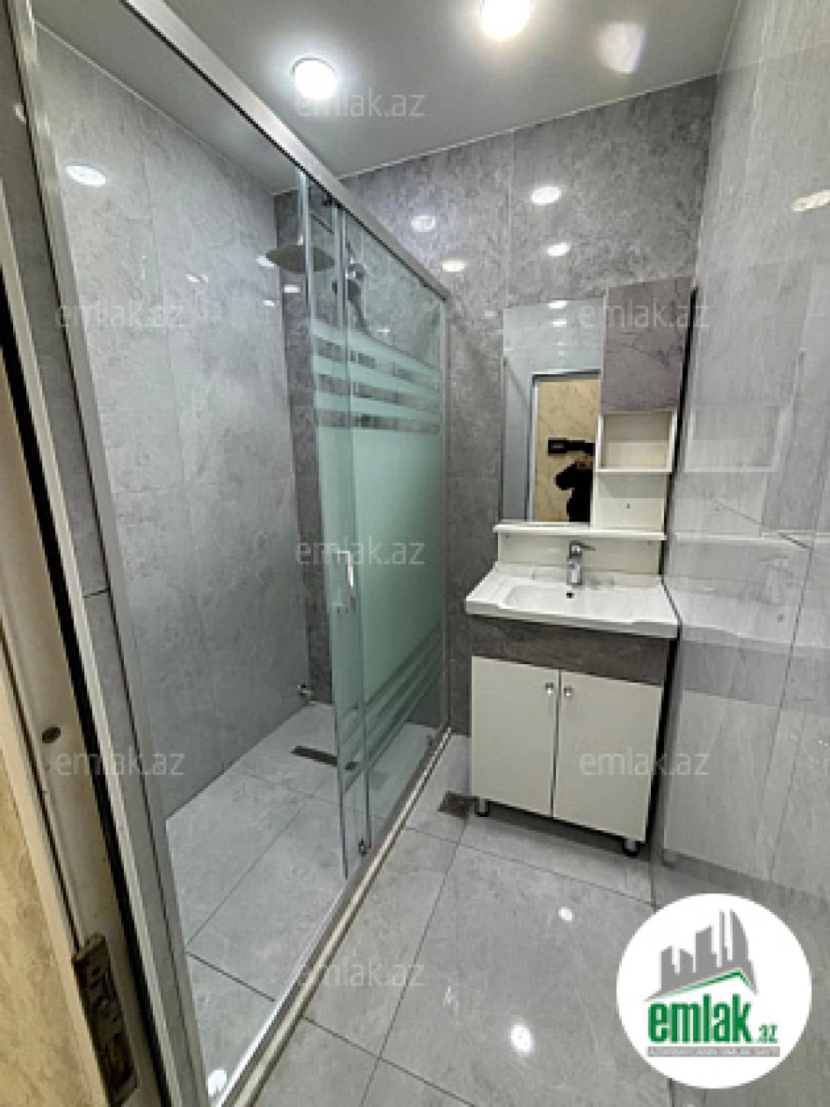 Satılır 2 otaqlı köhnə tikili 55 m²