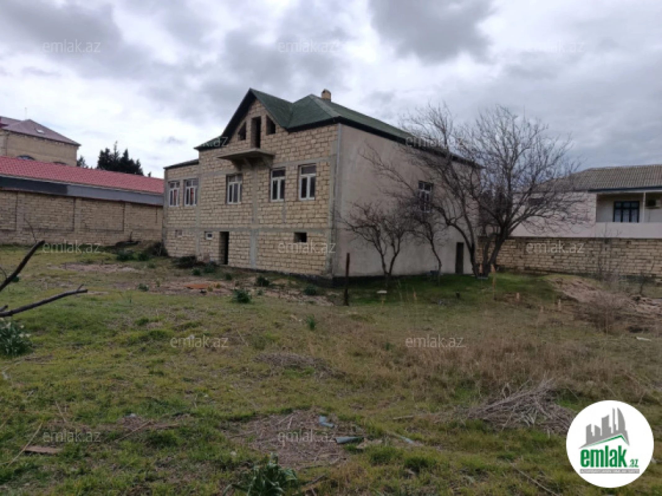 Satılır 4 otaqlı mənzil 390 m²