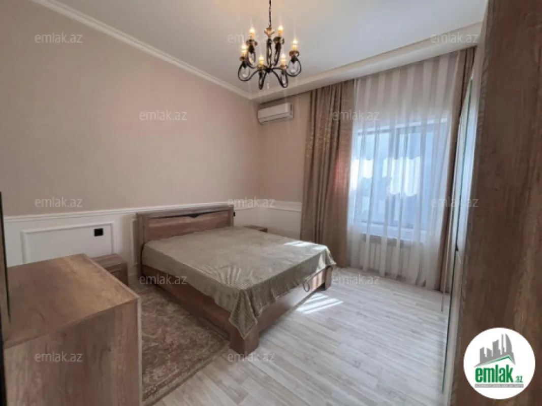 Satılır 4 otaqlı mənzil 150 m²