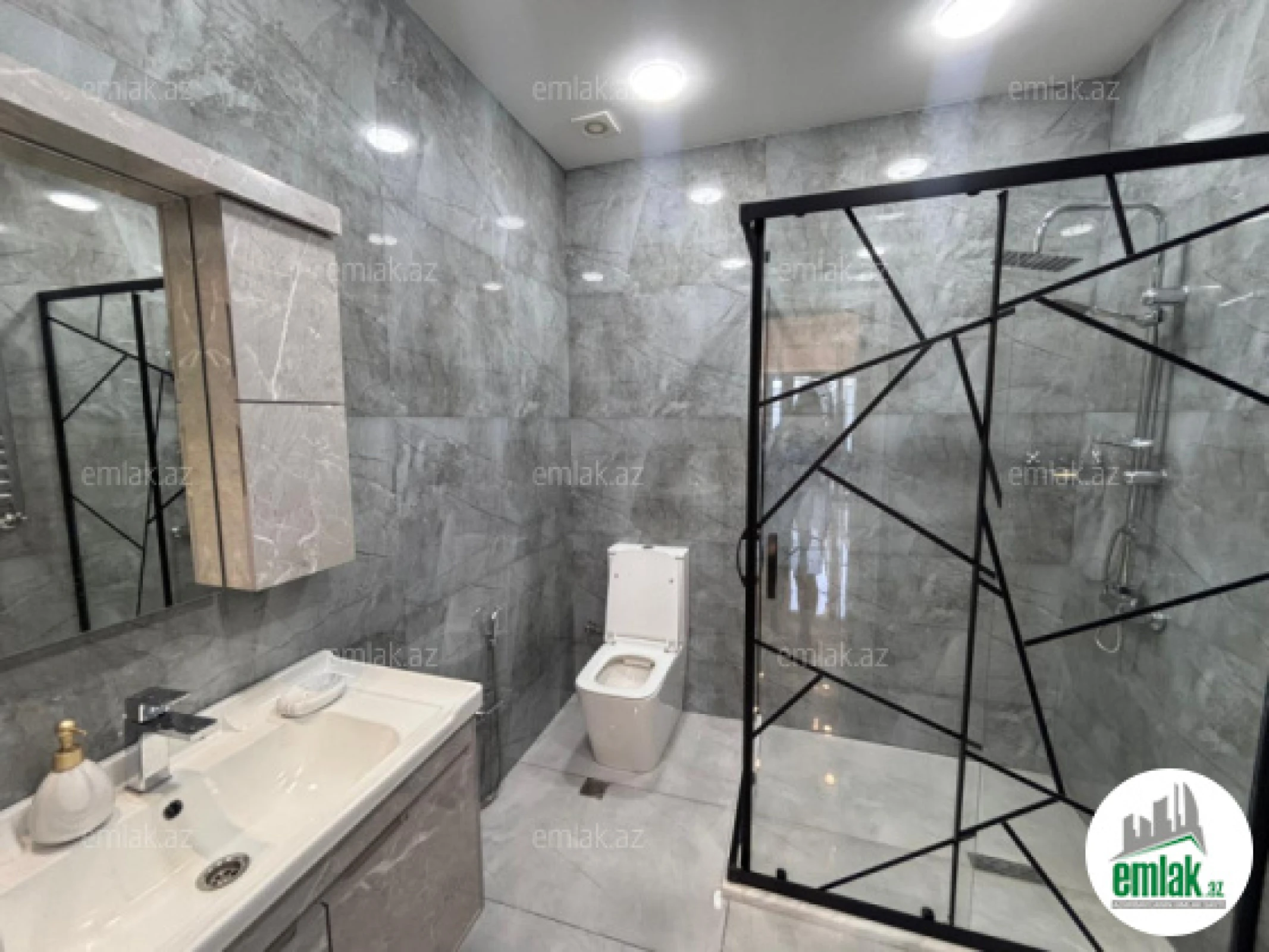 Satılır 4 otaqlı mənzil 150 m²