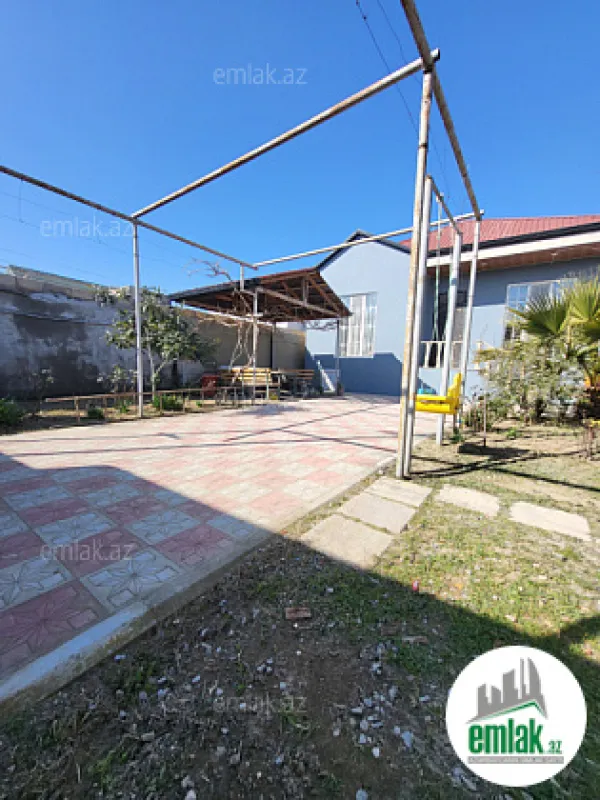 Satılır 3 otaqlı həyət evi 100 m²