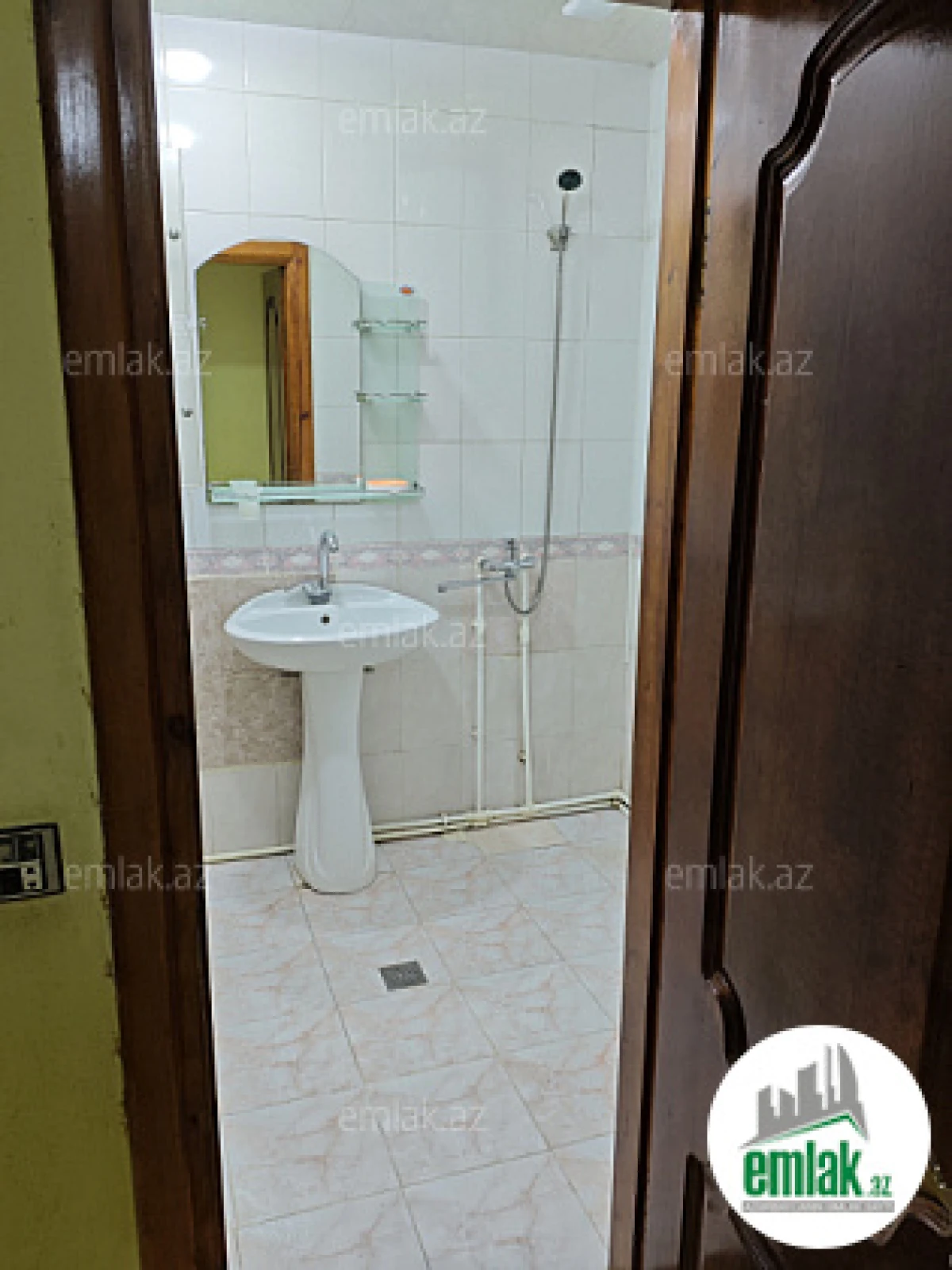 Satılır 2 otaqlı köhnə tikili 54 m²