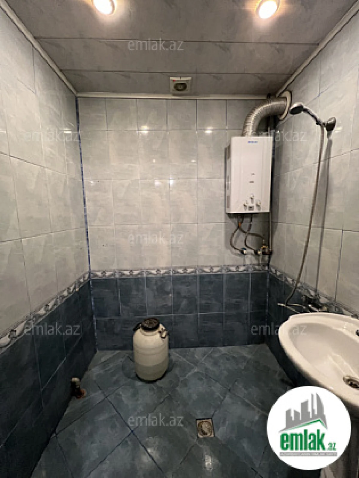 Satılır 2 otaqlı köhnə tikili 45 m²
