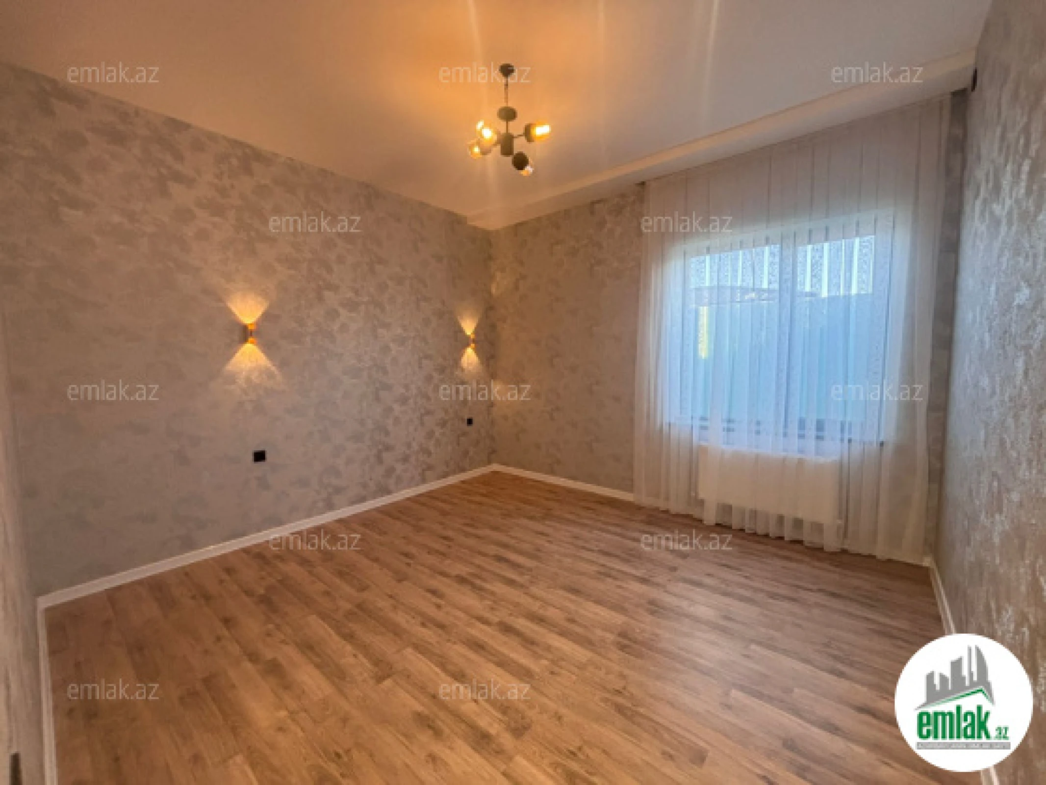 Satılır 4 otaqlı mənzil 160 m²