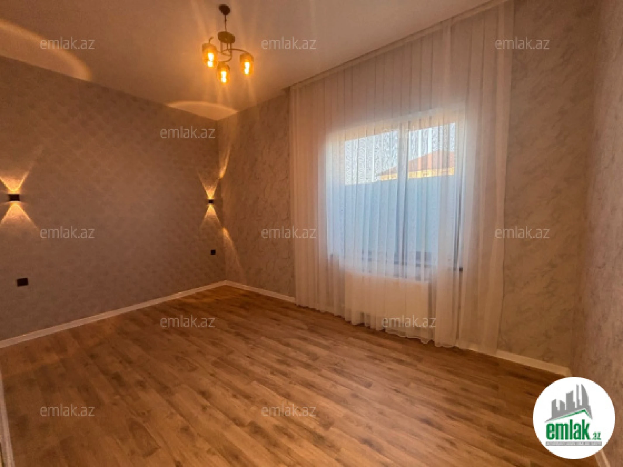 Satılır 4 otaqlı mənzil 160 m²
