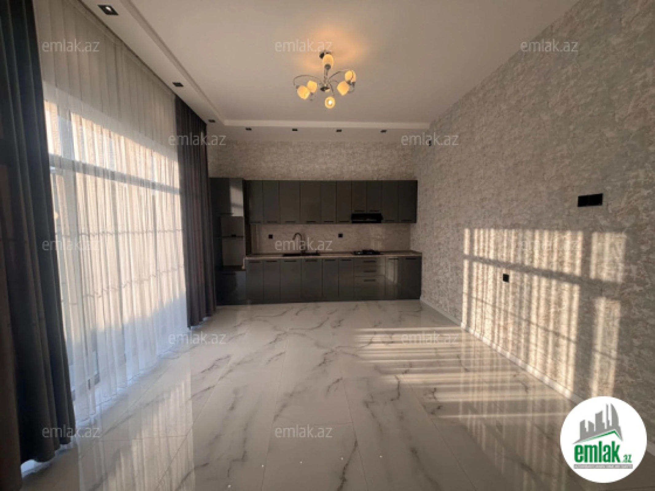 Satılır 4 otaqlı mənzil 160 m²