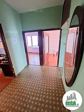 Satılır 3 otaqlı köhnə tikili 80 m²