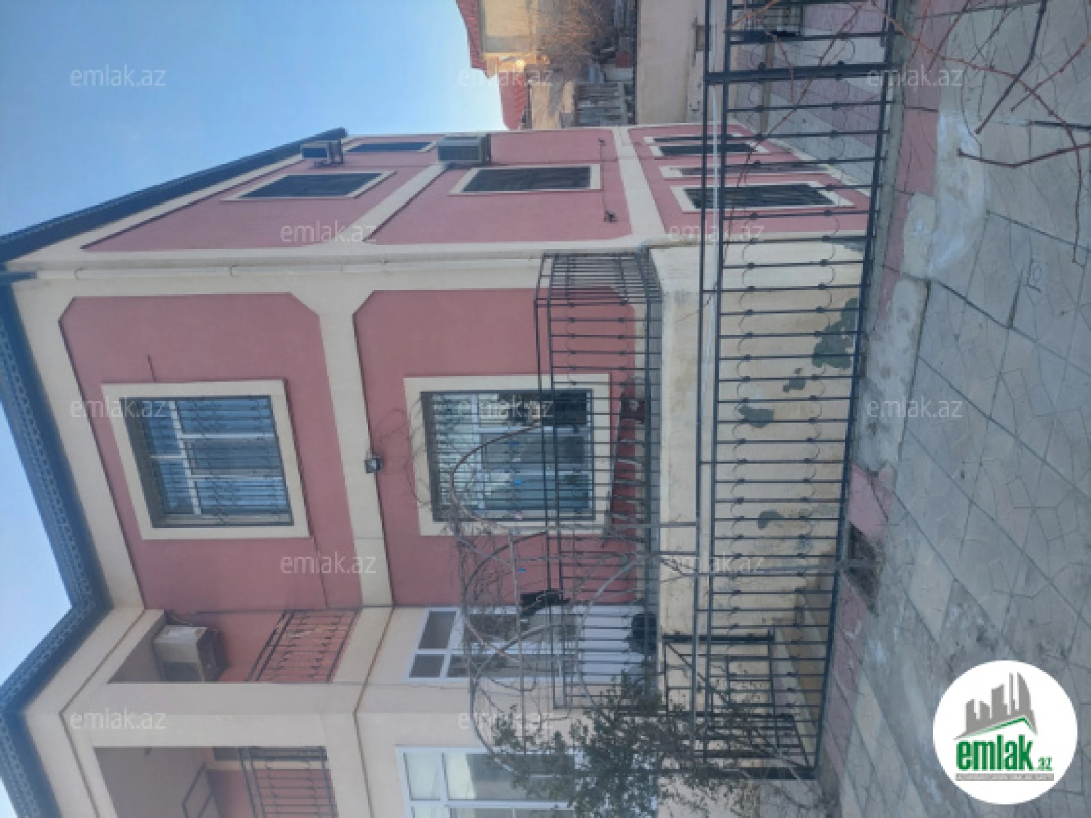 Satılır 7 otaqlı həyət evi 340 m²