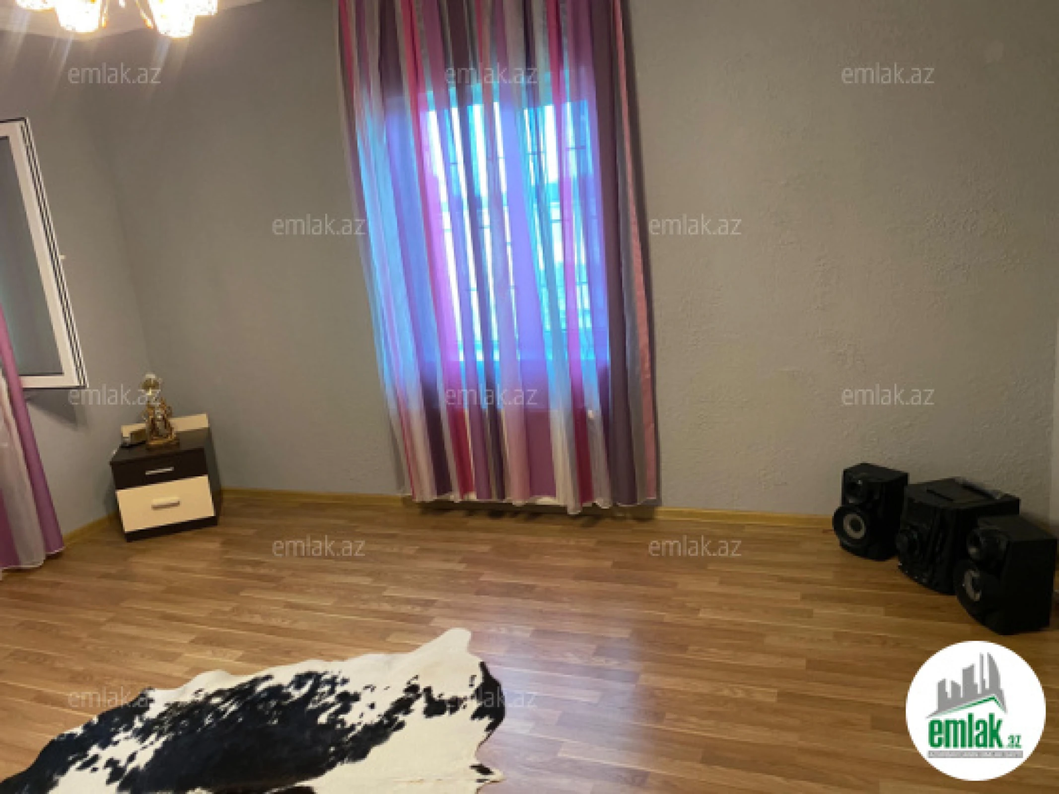 Satılır 8 otaqlı mənzil 1900 m²