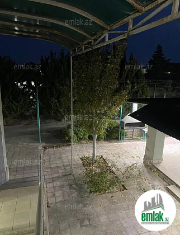 Satılır 8 otaqlı mənzil 1900 m²