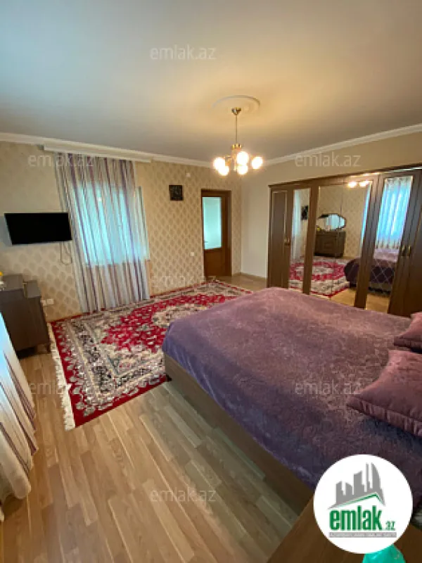 Satılır 8 otaqlı mənzil 1900 m²