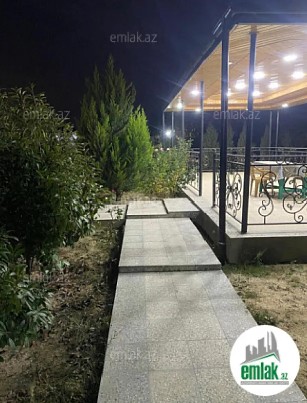 Satılır 8 otaqlı mənzil 1900 m²