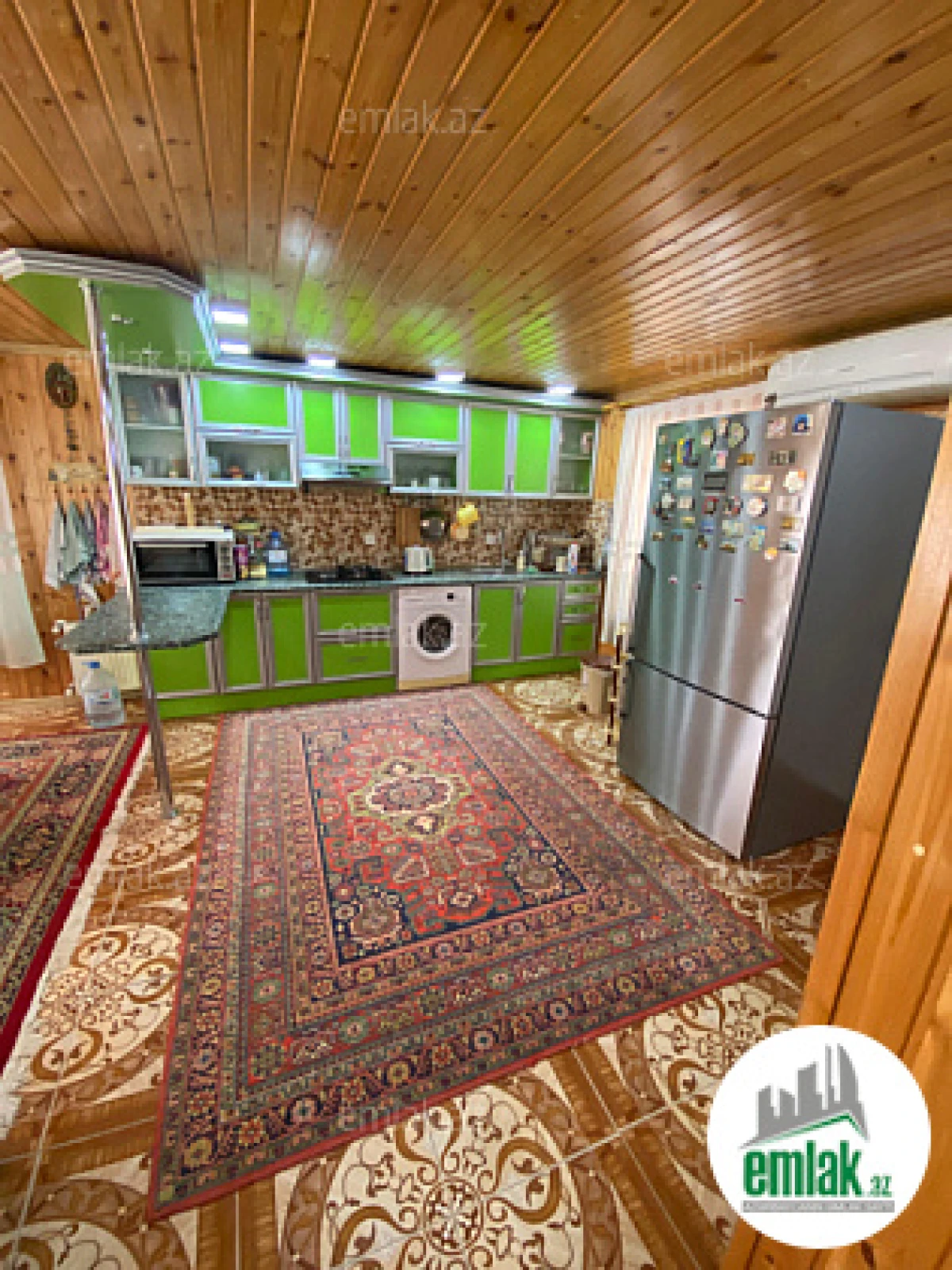 Satılır 8 otaqlı mənzil 1900 m²