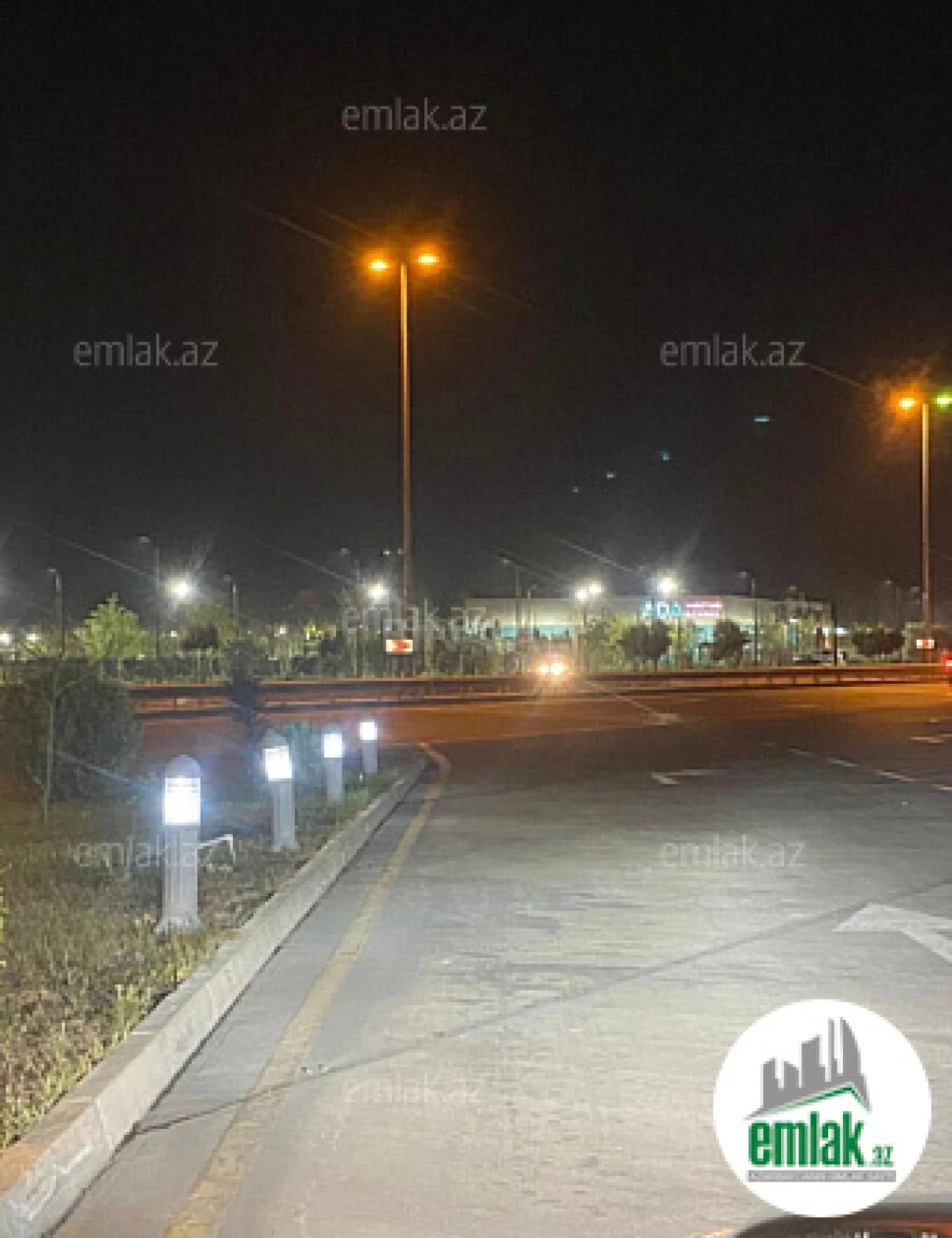 Satılır 8 otaqlı mənzil 1900 m²