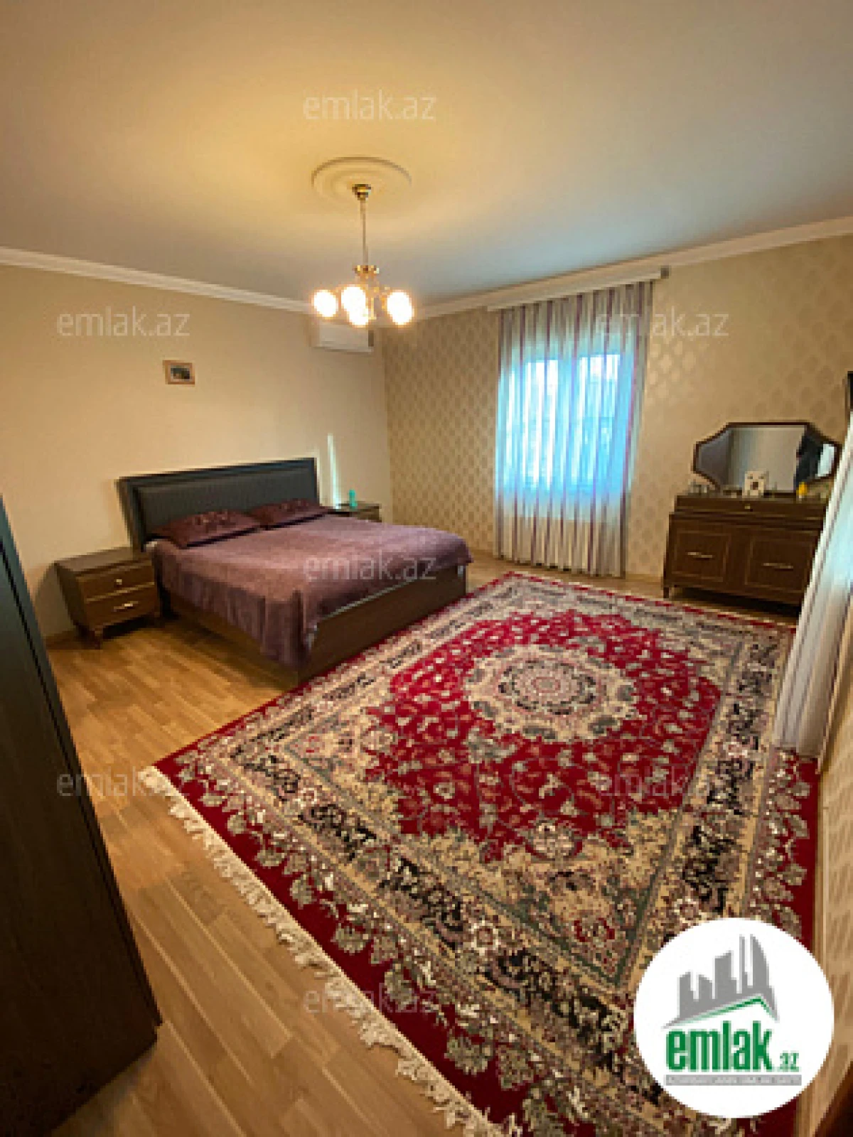 Satılır 8 otaqlı mənzil 1900 m²