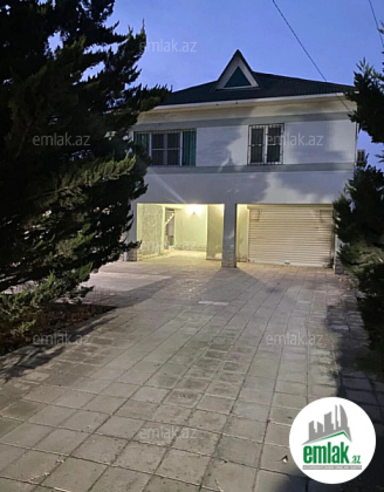 Satılır 8 otaqlı mənzil 1900 m²