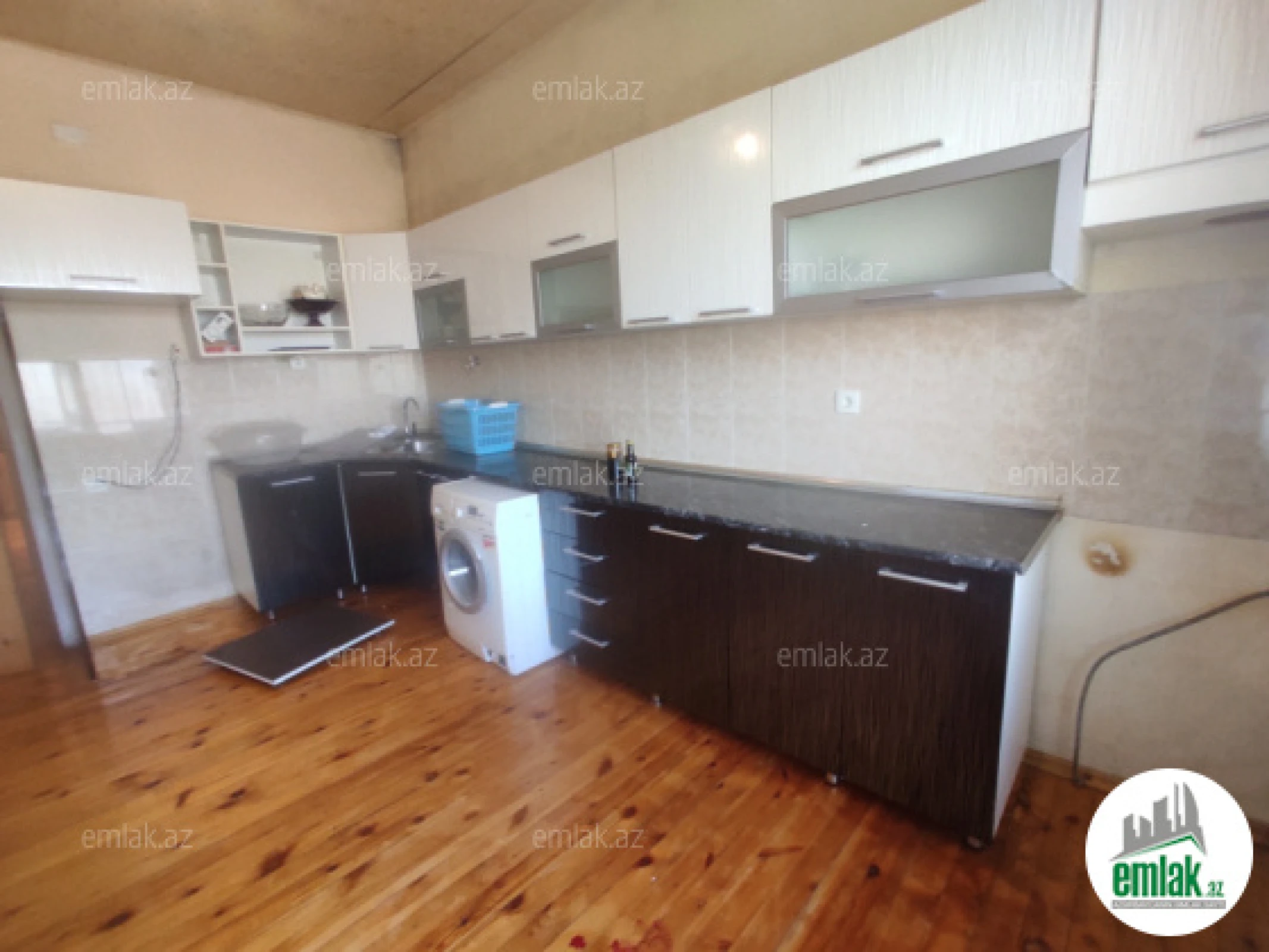 Satılır 8 otaqlı həyət evi 150 m²