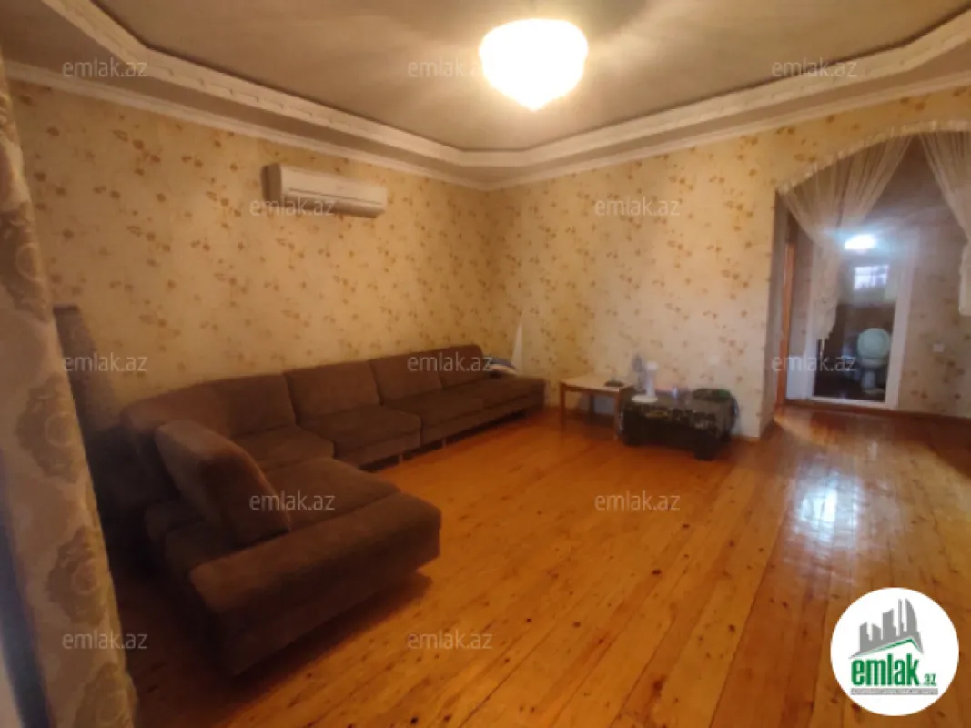 Satılır 8 otaqlı həyət evi 150 m²