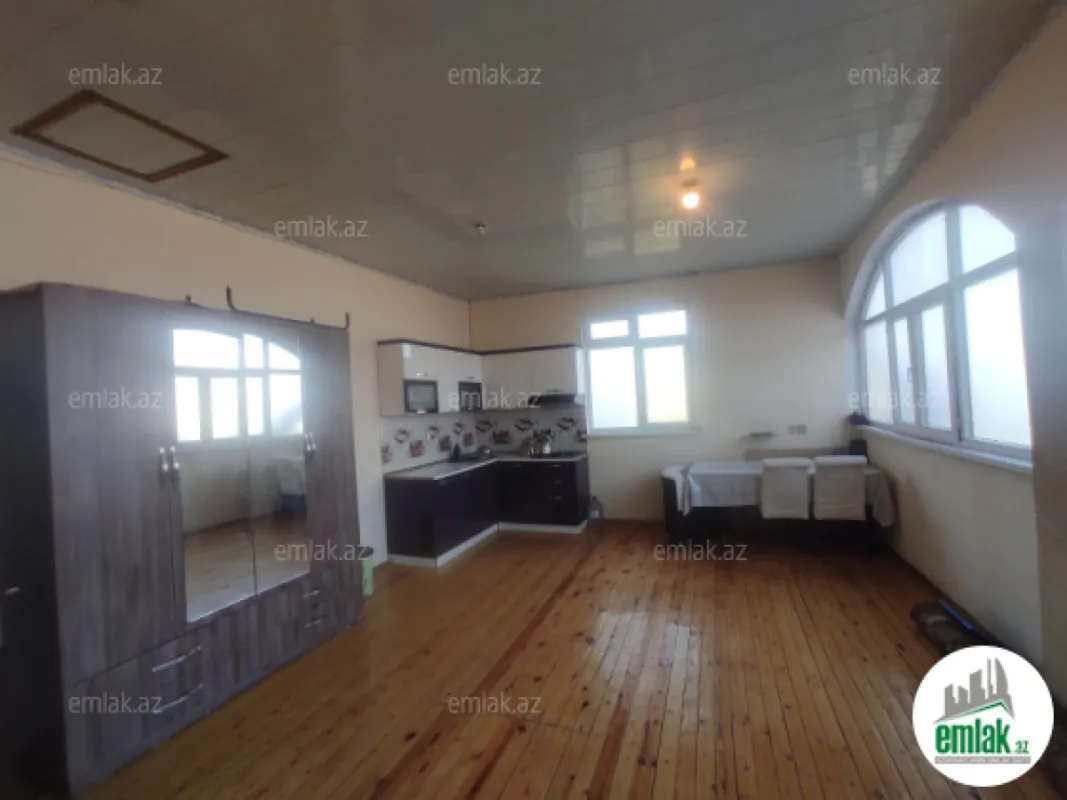 Satılır 8 otaqlı həyət evi 150 m²