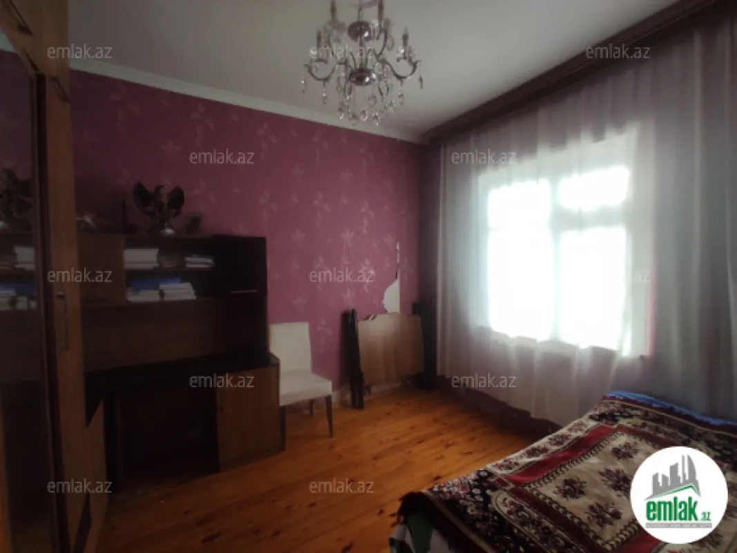 Satılır 8 otaqlı həyət evi 150 m²