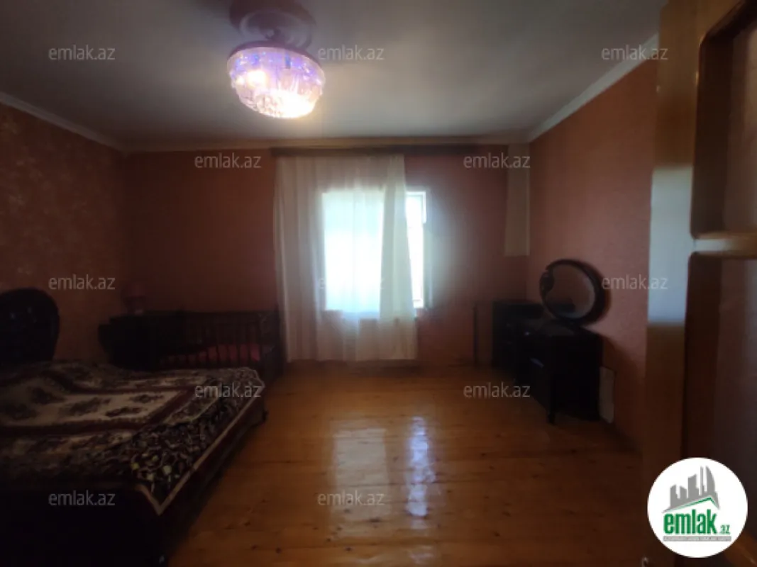 Satılır 8 otaqlı həyət evi 150 m²