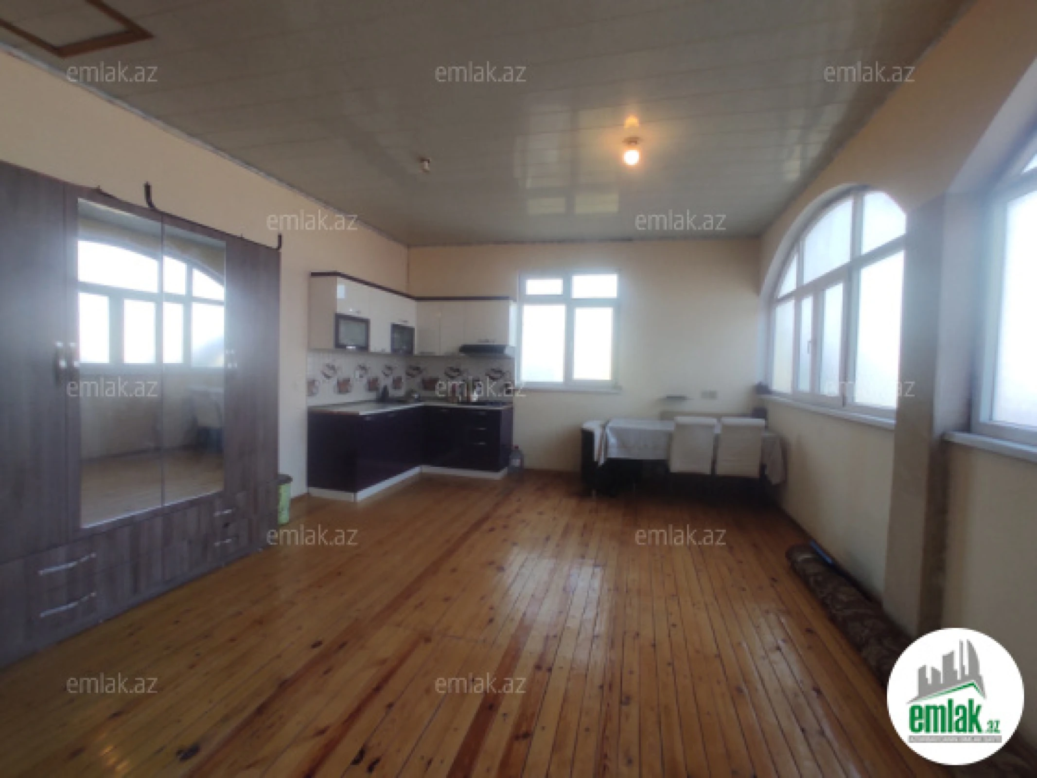 Satılır 8 otaqlı həyət evi 150 m²