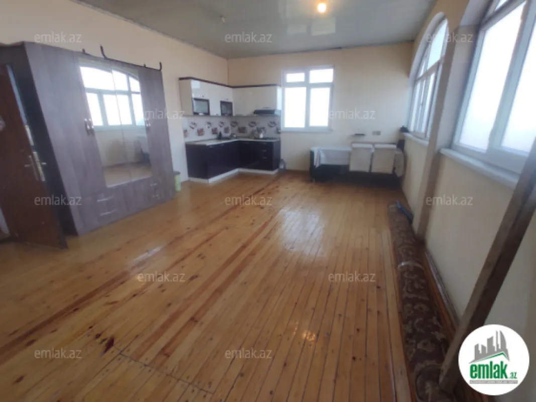 Satılır 8 otaqlı həyət evi 150 m²