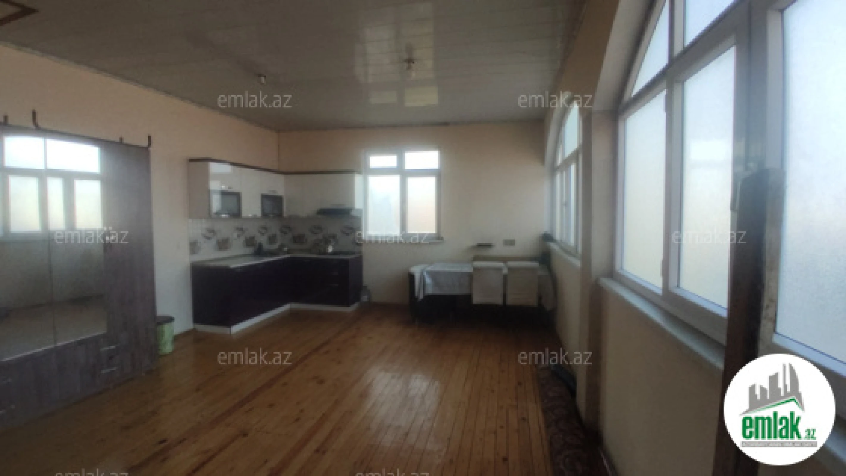 Satılır 8 otaqlı həyət evi 150 m²