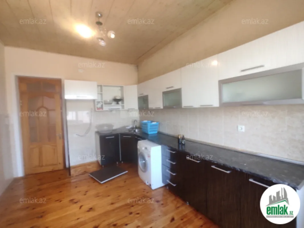 Satılır 8 otaqlı həyət evi 150 m²