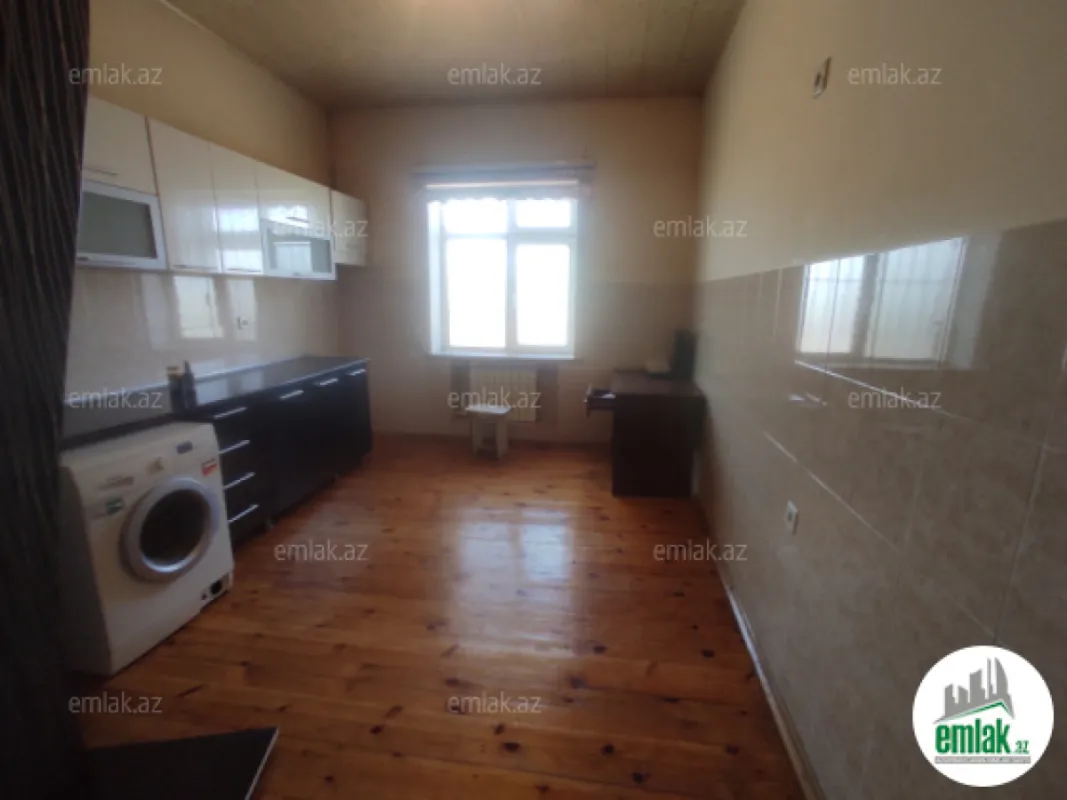 Satılır 8 otaqlı həyət evi 150 m²