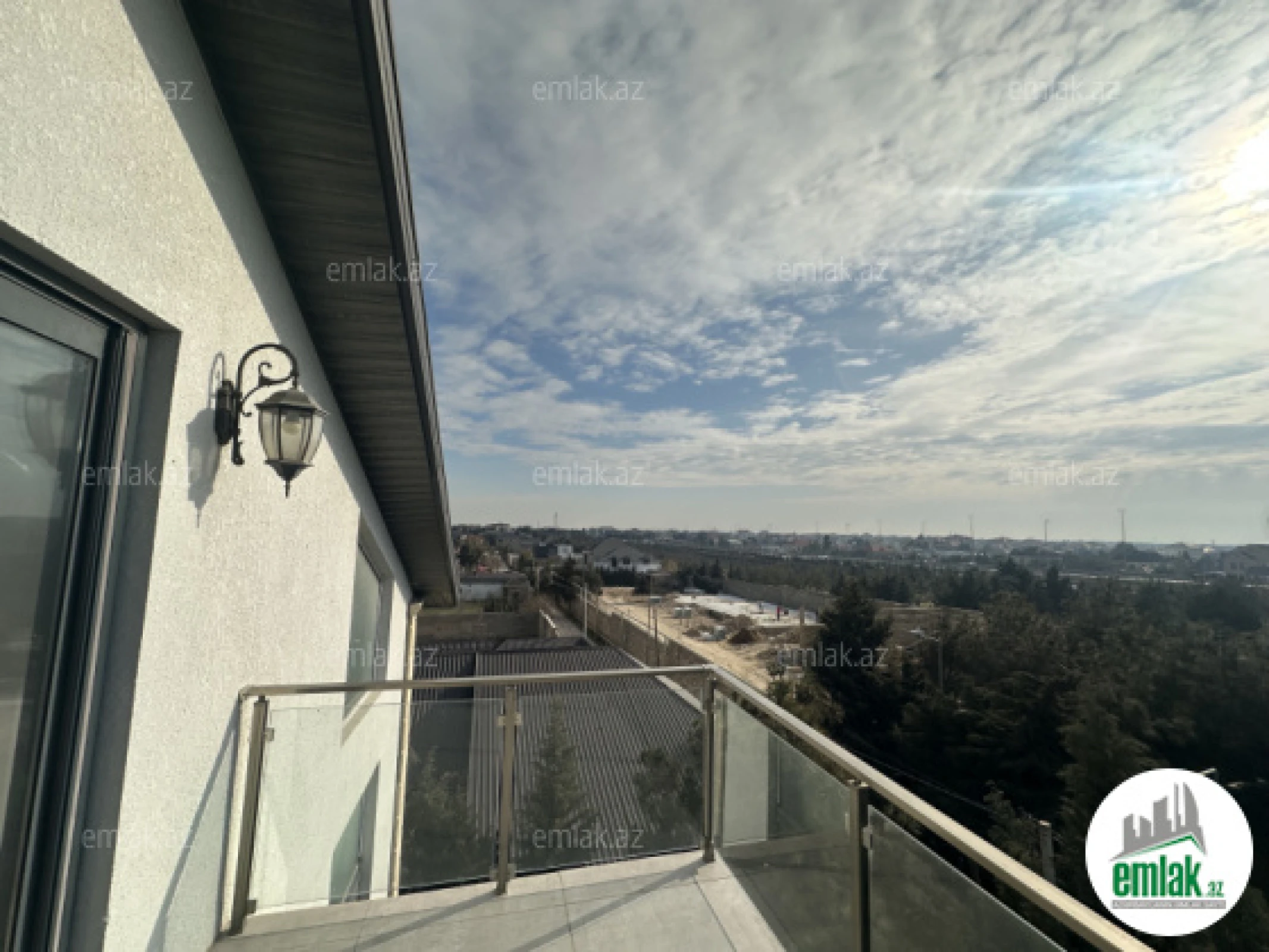 Satılır 6 otaqlı həyət evi 375.6 m²