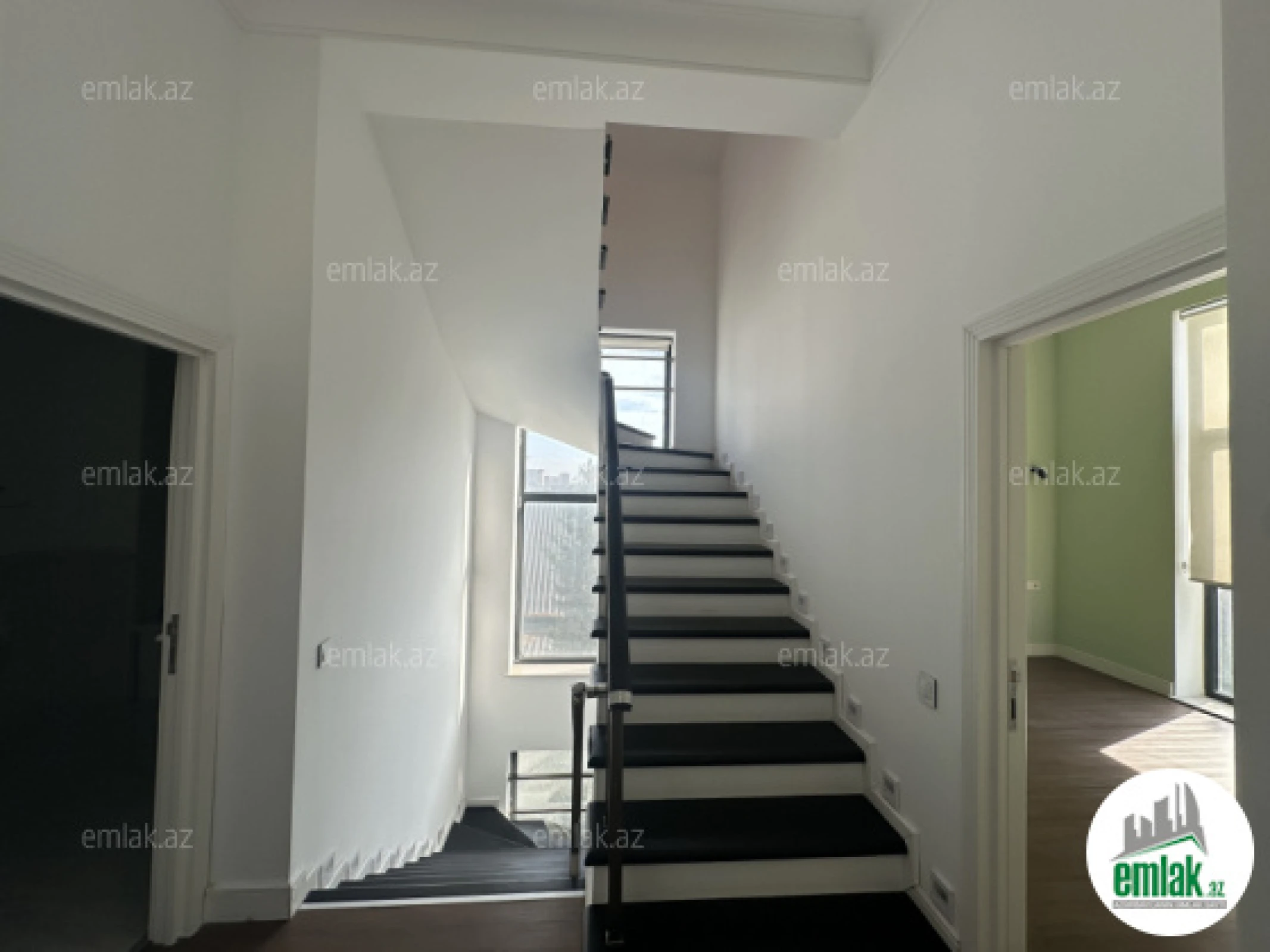 Satılır 6 otaqlı həyət evi 375.6 m²
