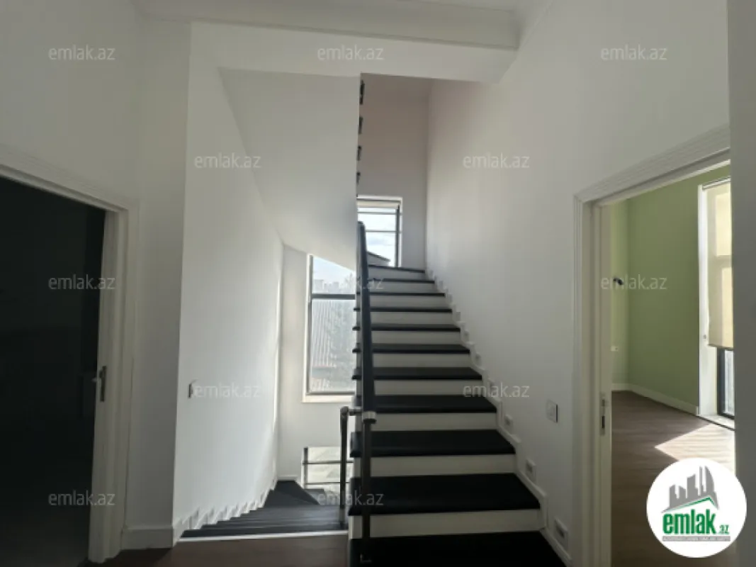 Satılır 6 otaqlı həyət evi 375.6 m²