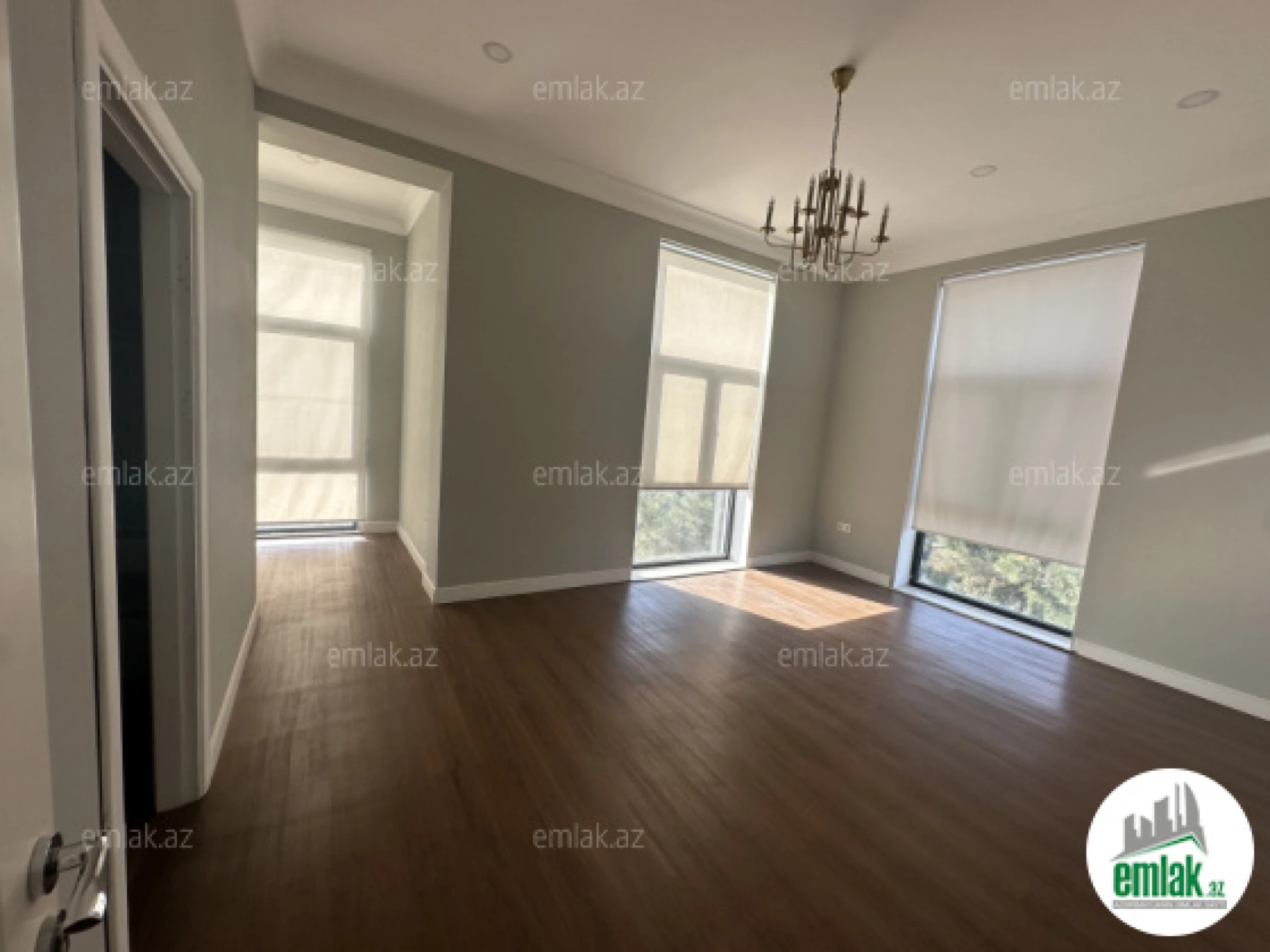Satılır 6 otaqlı həyət evi 375.6 m²