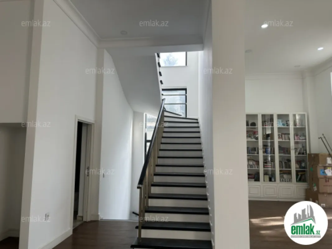 Satılır 6 otaqlı həyət evi 375.6 m²