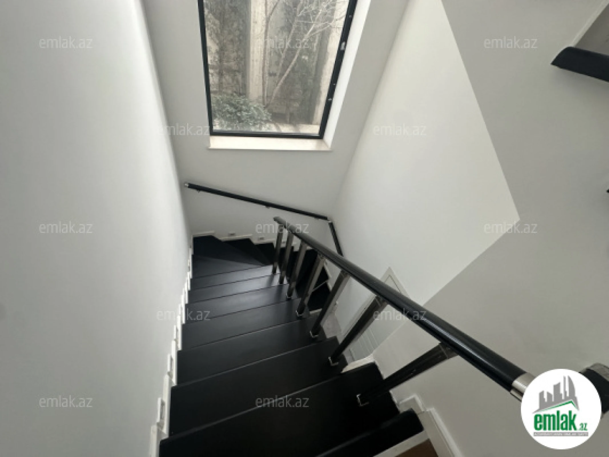 Satılır 6 otaqlı həyət evi 375.6 m²