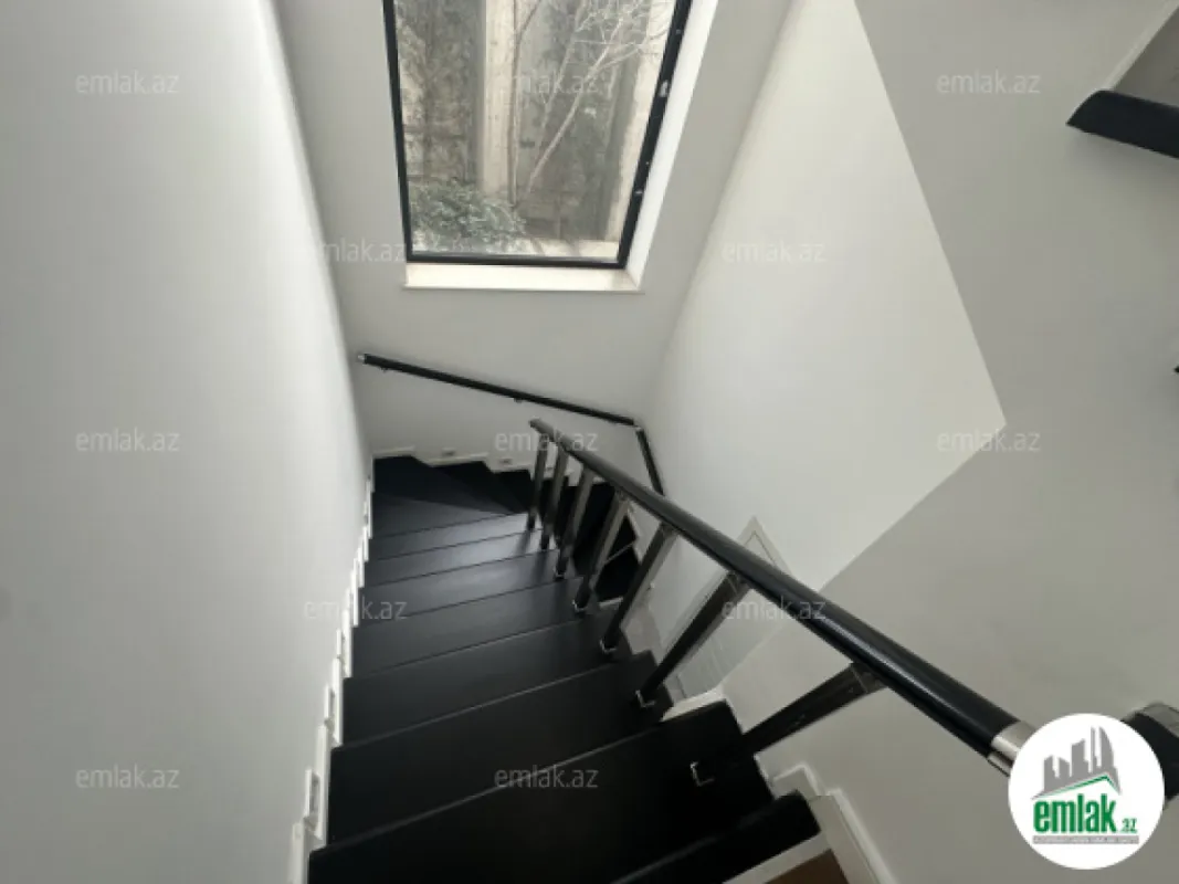 Satılır 6 otaqlı həyət evi 375.6 m²