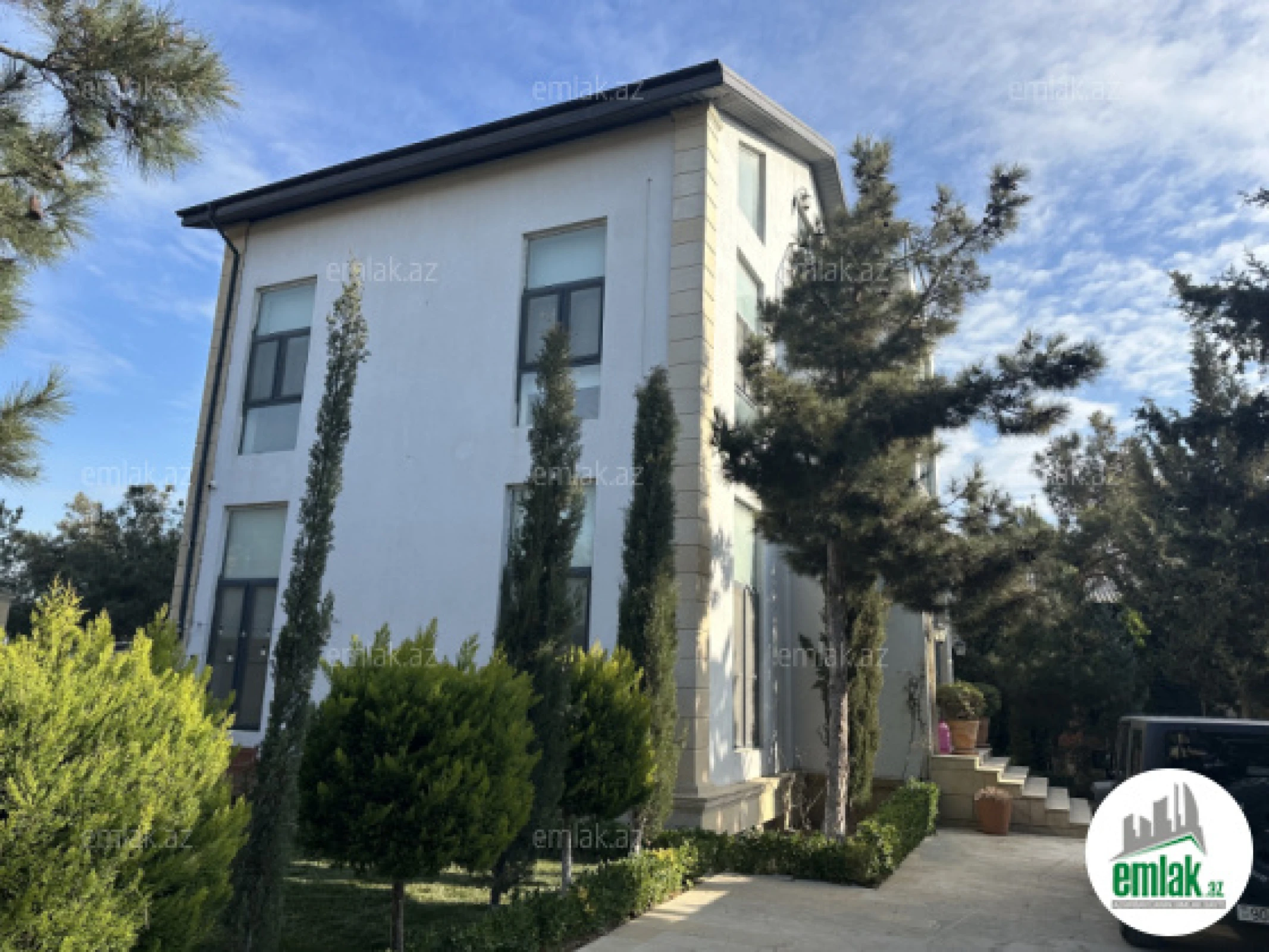 Satılır 6 otaqlı həyət evi 375.6 m²
