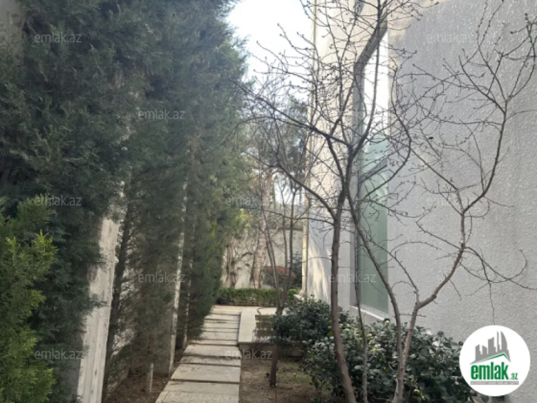 Satılır 6 otaqlı həyət evi 375.6 m²
