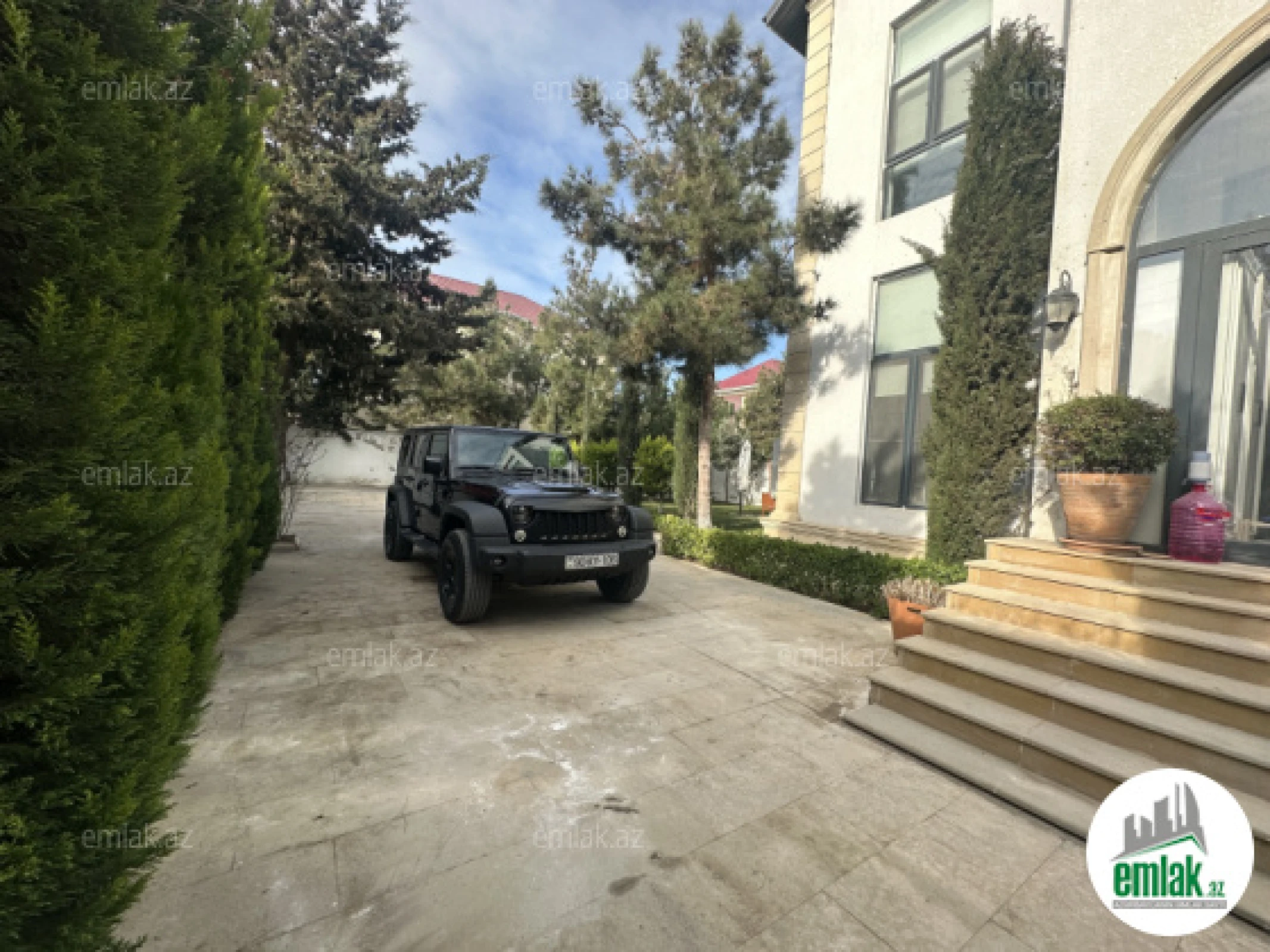 Satılır 6 otaqlı həyət evi 375.6 m²