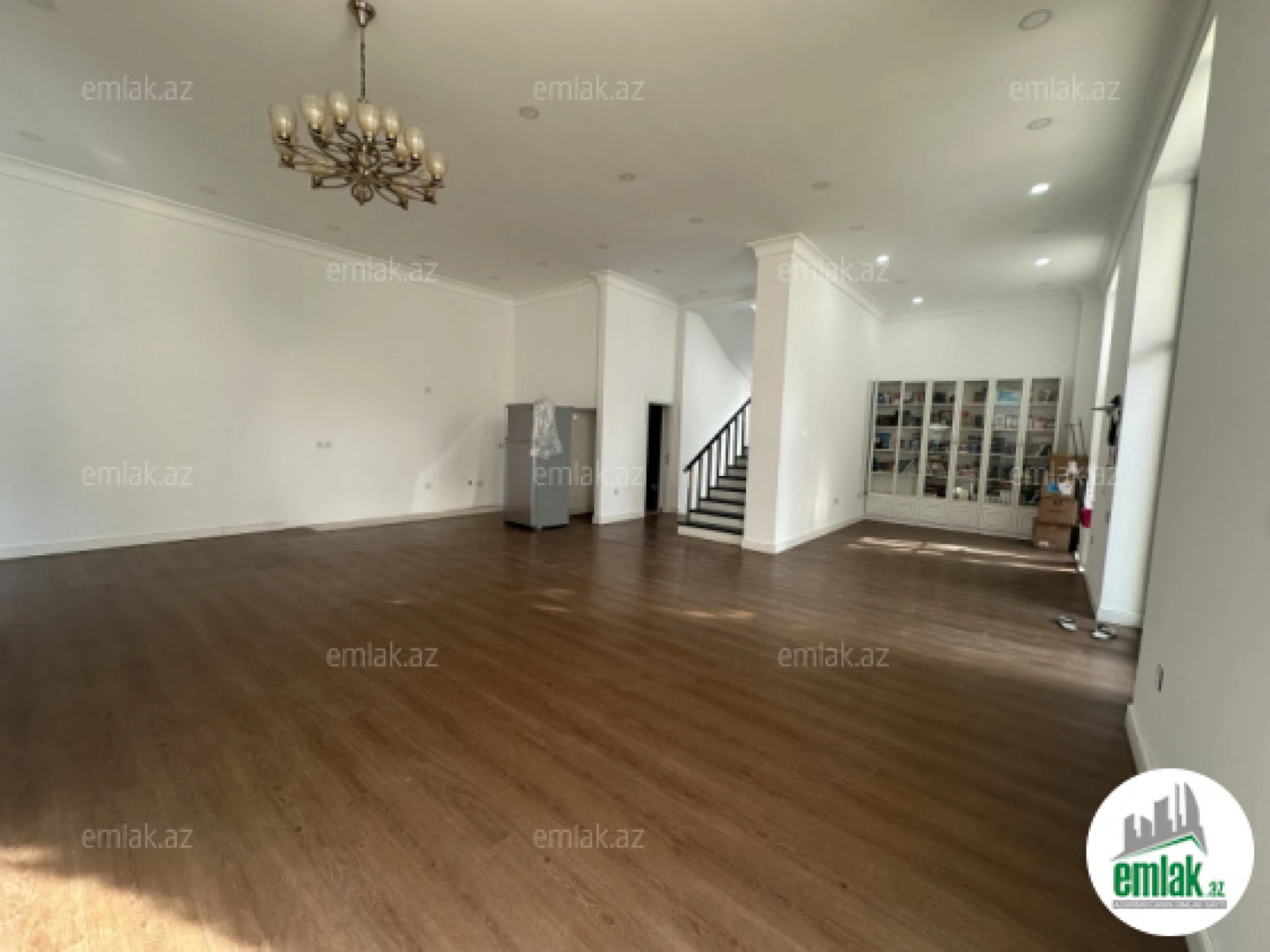 Satılır 6 otaqlı həyət evi 375.6 m²