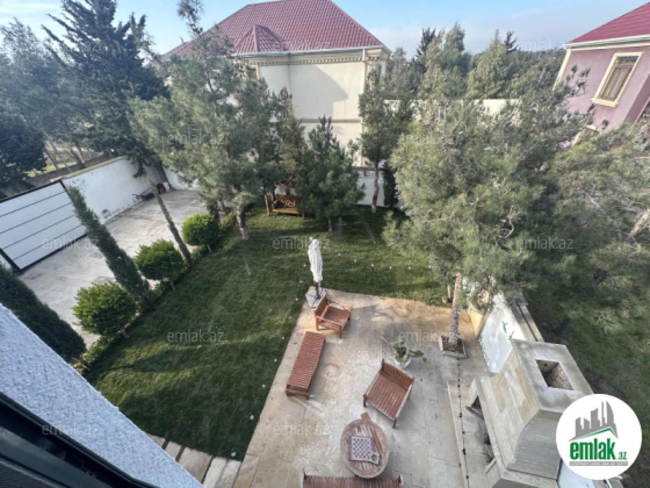 Satılır 6 otaqlı həyət evi 375.6 m²