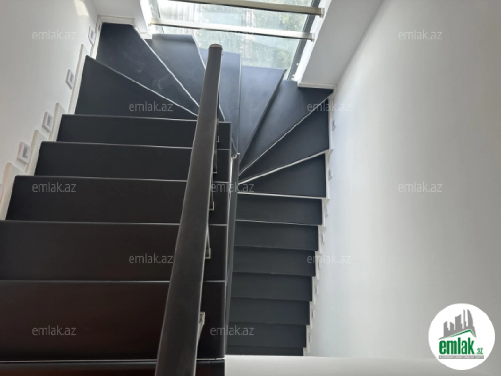 Satılır 6 otaqlı həyət evi 375.6 m²