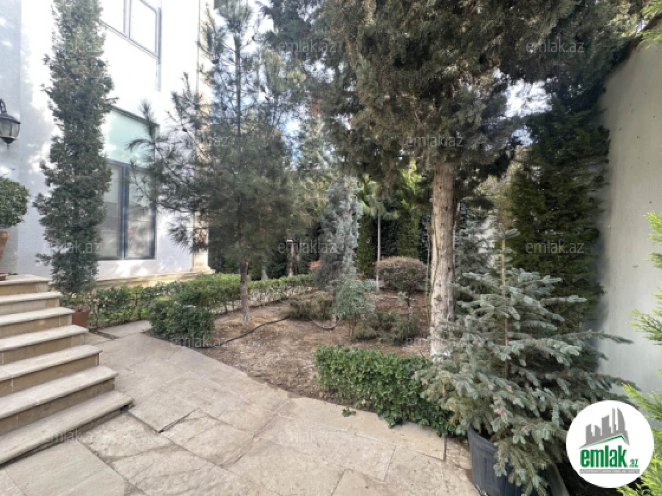 Satılır 6 otaqlı həyət evi 375.6 m²