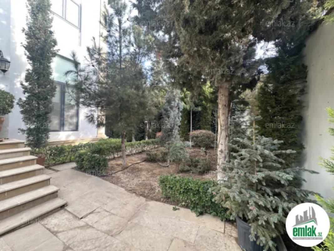 Satılır 6 otaqlı həyət evi 375.6 m²