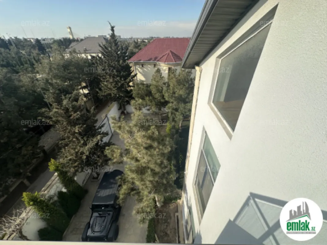 Satılır 6 otaqlı həyət evi 375.6 m²