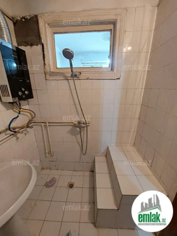 Satılır 2 otaqlı köhnə tikili 60 m²