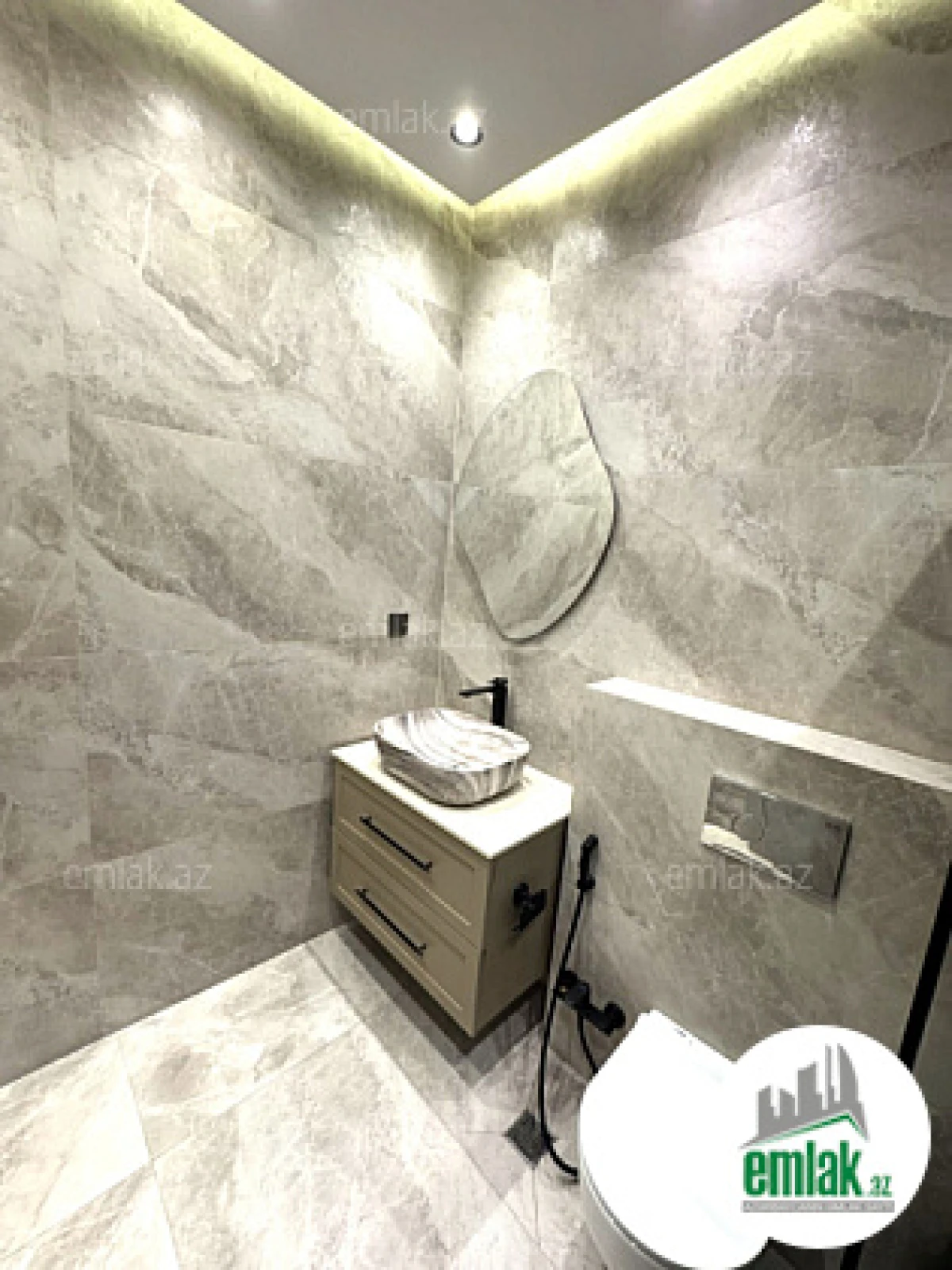 Satılır 3 otaqlı yeni tikili 140 m²