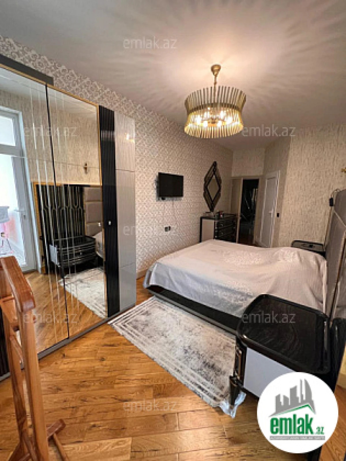 Satılır 4 otaqlı yeni tikili 200 m²